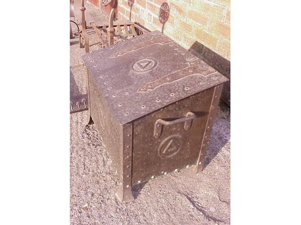An Arts and Crafts hand-hammered copper log box with hand riveted construction, decorated with a pyramid design within a circle on little out swept feet. 
Measures: Height 16", width from handle to handle 23", depth 15".