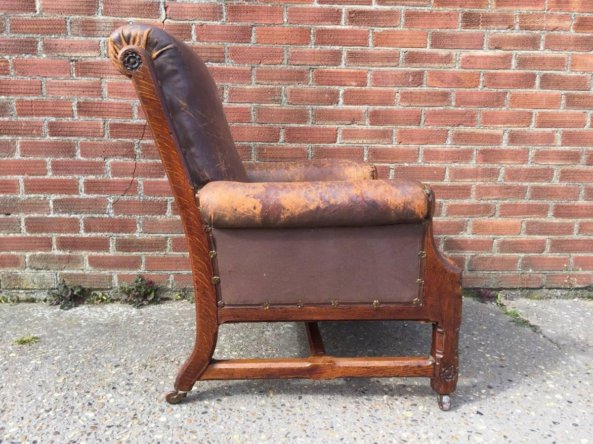 A W N Pugin. Un fauteuil en chêne extrêmement rare, probablement conçu pour la Red Drawing Room dans la Speaker's House du Palais de Westminster, la pièce étant principalement utilisée pour les réceptions.
Ce fauteuil, bien que légèrement différent,