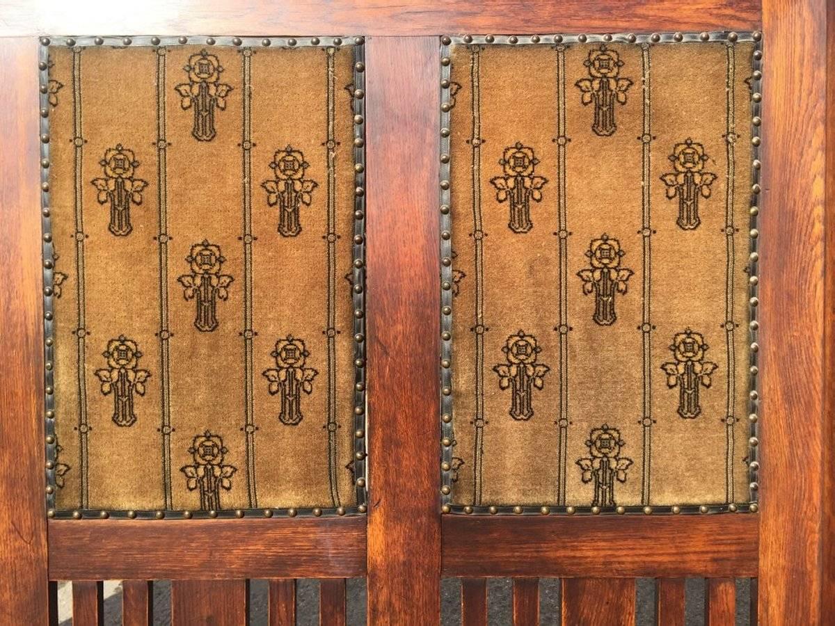 Hand-Crafted Baillie Scott attri Arts & Crafts Glasgow School Oak Settle with Original Fabric For Sale