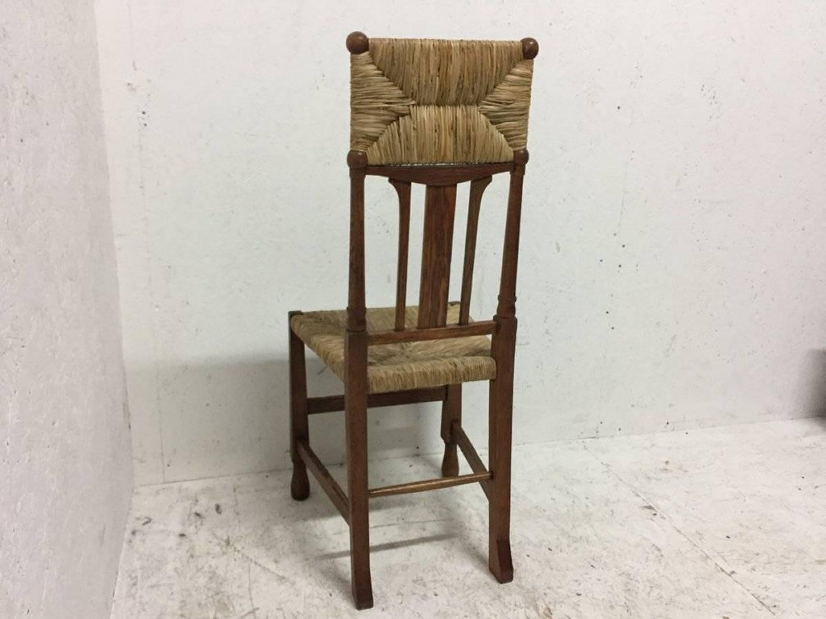 Arts and Crafts-Sessel mit Intarsien und Binsensitz und Rückenlehne im Stil von George Walton (Britisch) im Angebot