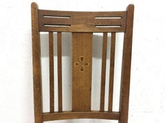 Liberty and Co, Arts & Crafts Krankenpflege- oder Schlafzimmerstuhl mit eingelegten Herzdetails