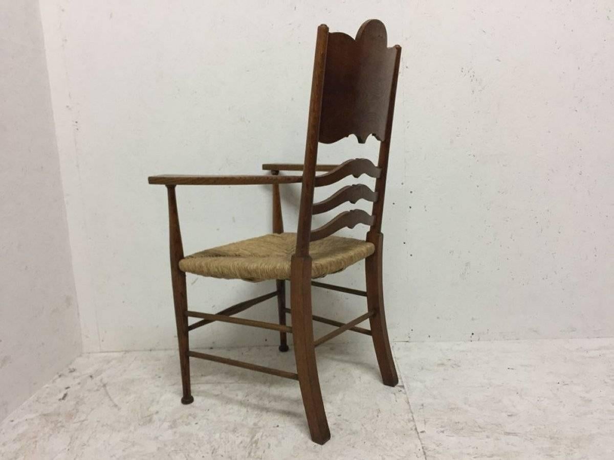 Britannique William Birch, un fauteuil Arts & Crafts en chêne dans le style de George Walton en vente
