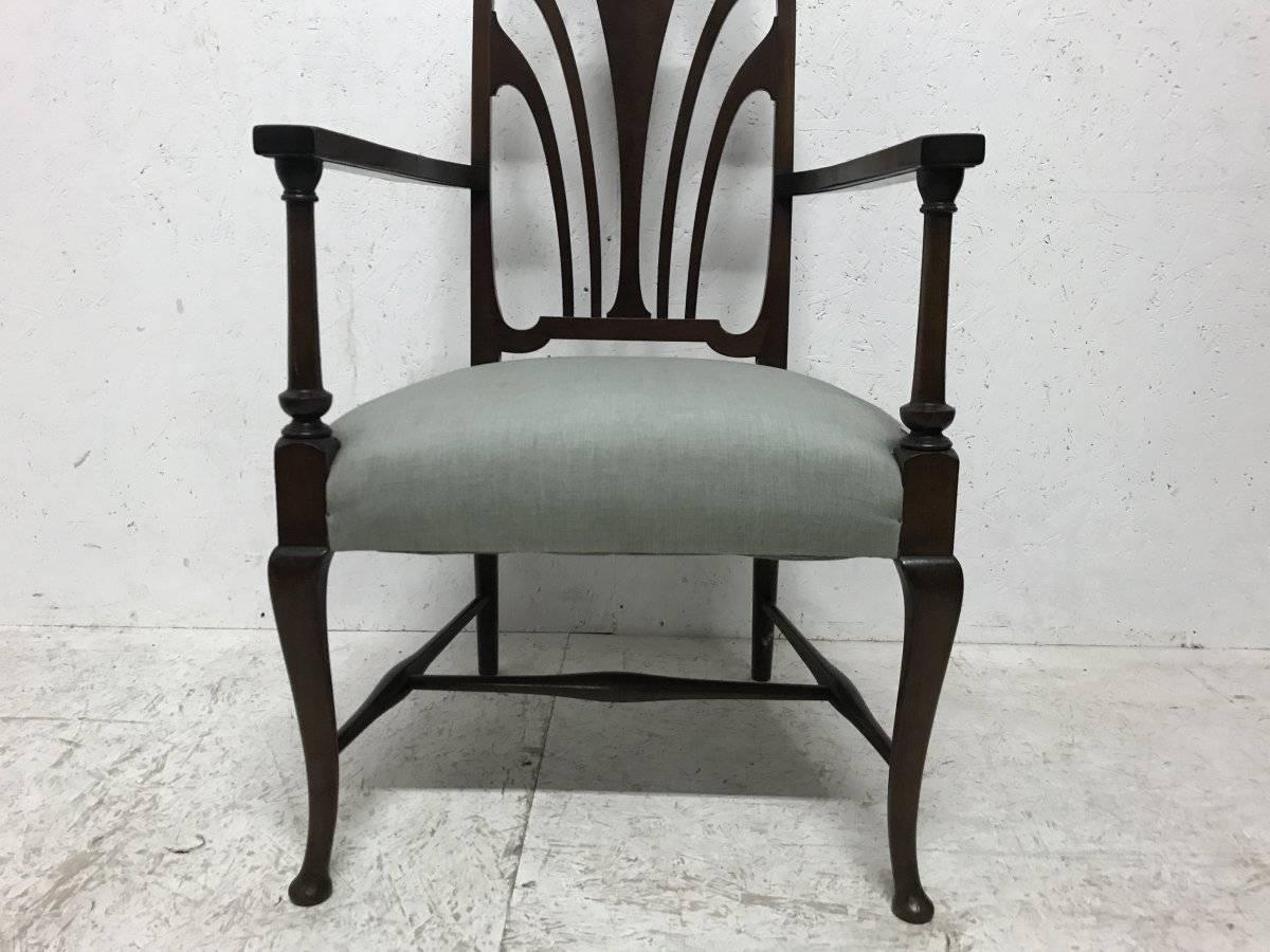 Liberty & Co. Arts and Crafts-Mahagoni-Sessel mit Rückenlehne im Art nouveau-Stil  (20. Jahrhundert) im Angebot