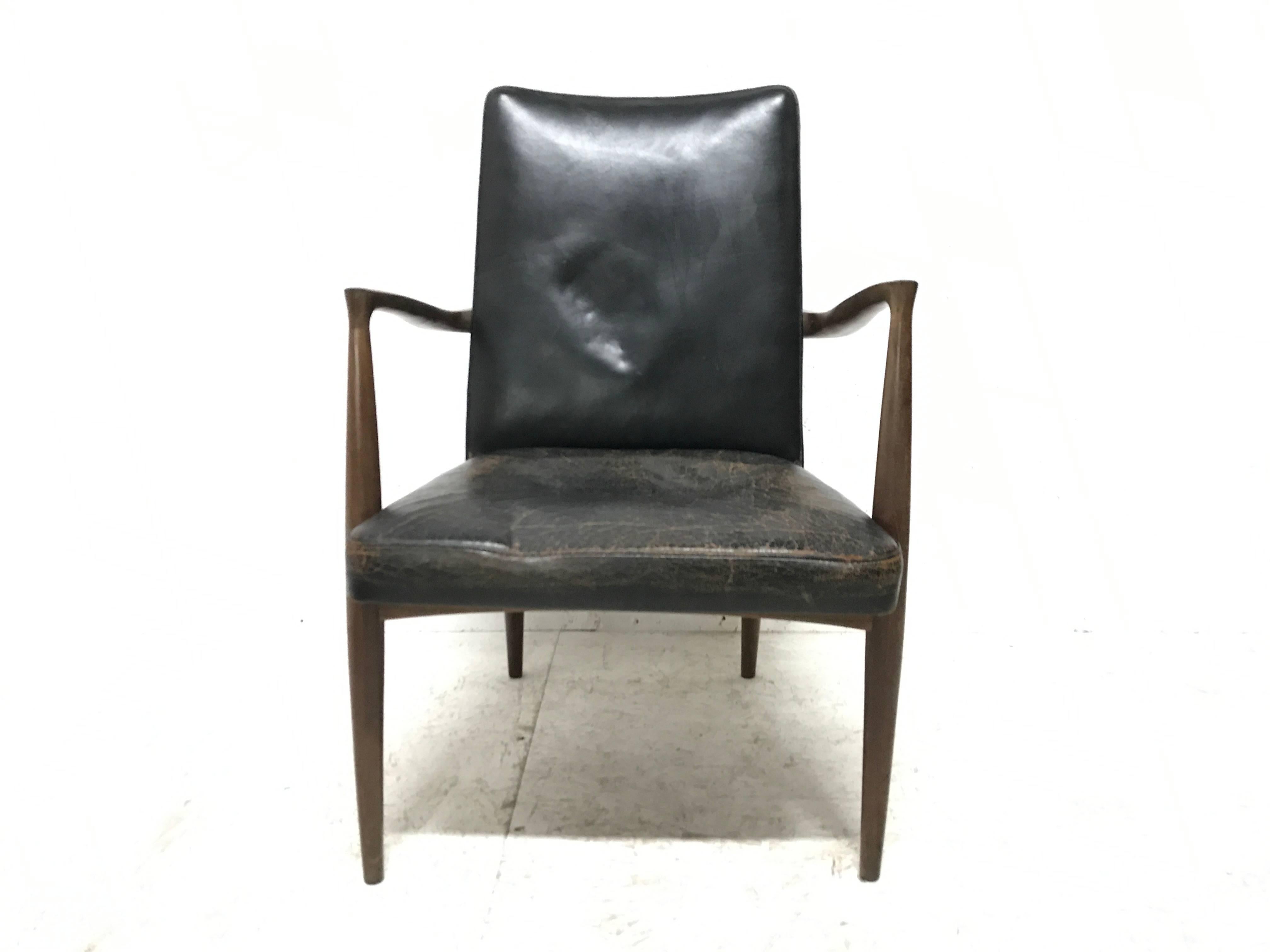 Scandinavian Modern Finn Juhl Attributed, Scandinavian Teak Armchair with a Sculptural Design For Sale