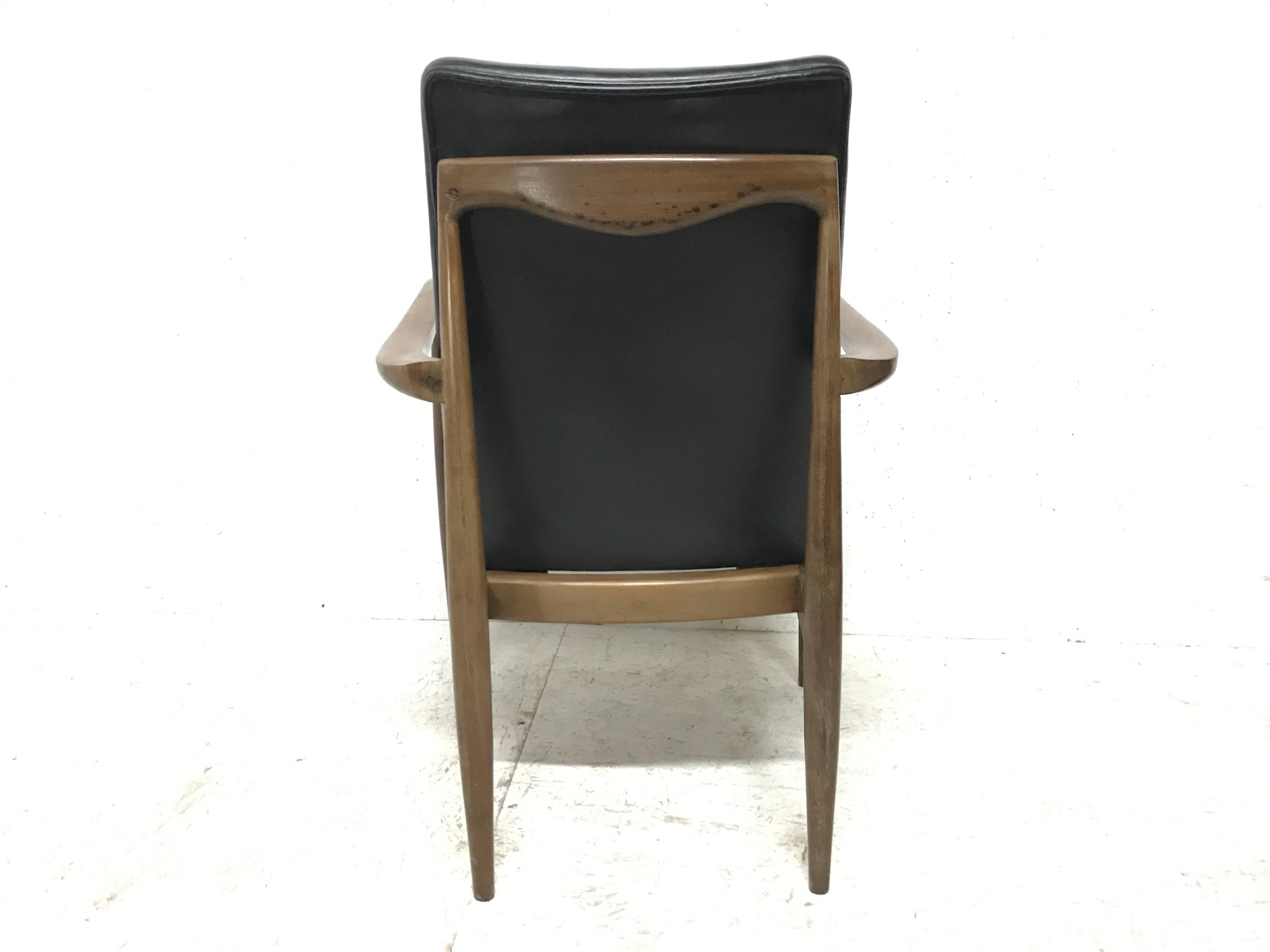 Finn Juhl Attributed, Scandinavian Teak Armchair with a Sculptural Design In Good Condition For Sale In London, GB