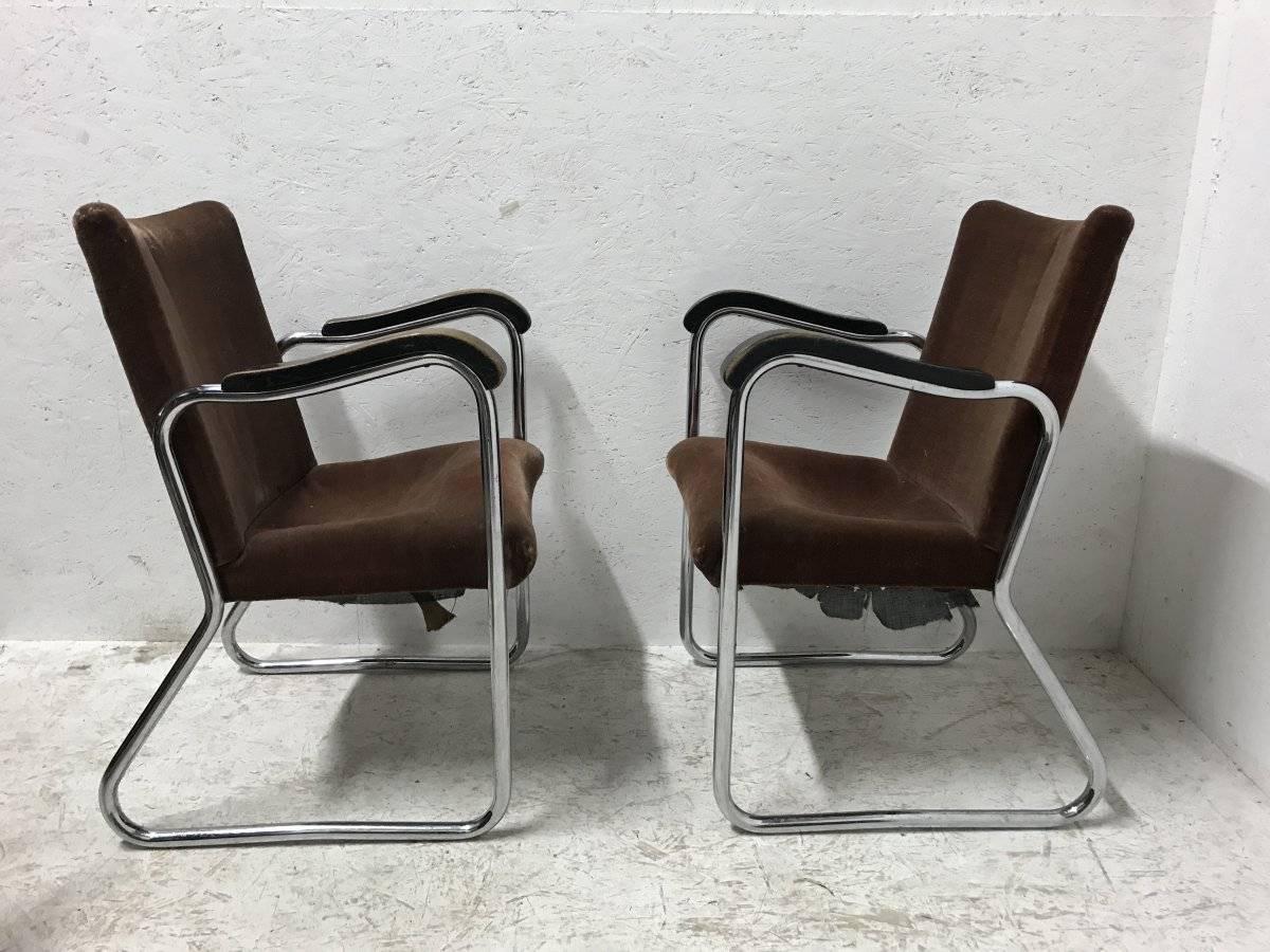Bauhaus Thonet, a Pair of 1930s Tubular Steel Armchairs with Ebonized Armrests For Sale