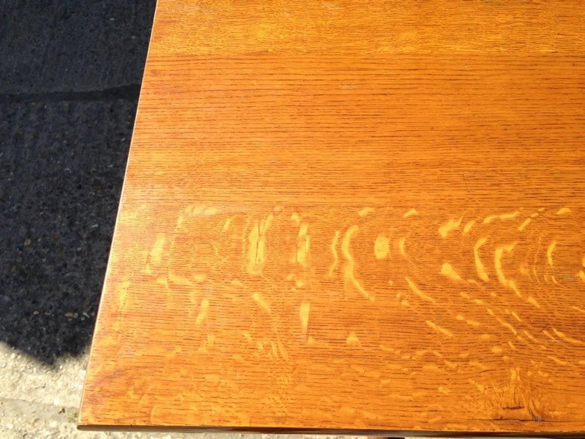 Fait main Table de réfectoire en chêne figuré avec pieds exagérés de Peter Waals, Arts & Crafts en vente