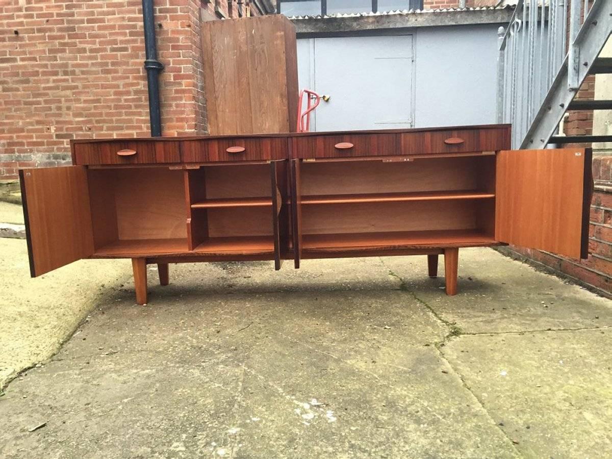 Gordon Russell. Designer WH Russell a Rosewood & Mahogany 'Burford' Dining Suite In Good Condition For Sale In London, GB