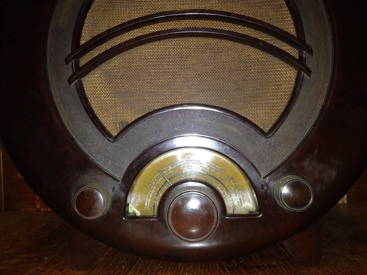 An Ekco AD36 all electric bakelite radio.
Designed by E.K Cole. Southend-on-sea, Essex.
There is a tiny loss to the corner of the lower left hand side of the dial.
There is a crack at the back of one foot, both shown in the images. Inside looks