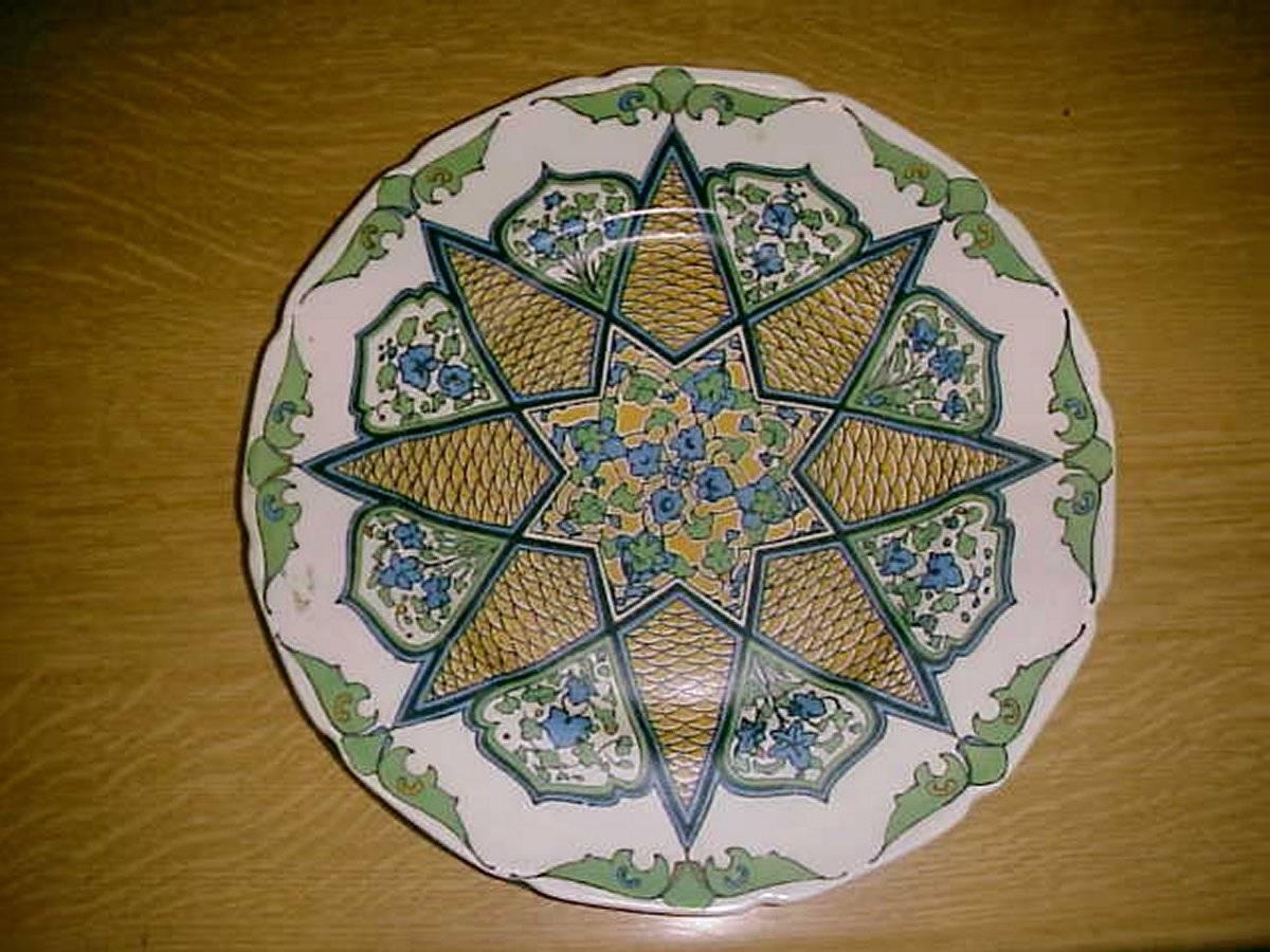 British Royal Doulton, an Art Deco Plate with Yellow Star Decoration, circa 1920s-1930s