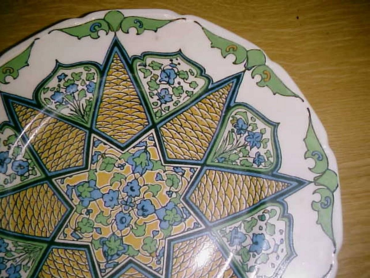 Royal Doulton, an Art Deco Plate with Yellow Star Decoration, circa 1920s-1930s In Good Condition In London, GB
