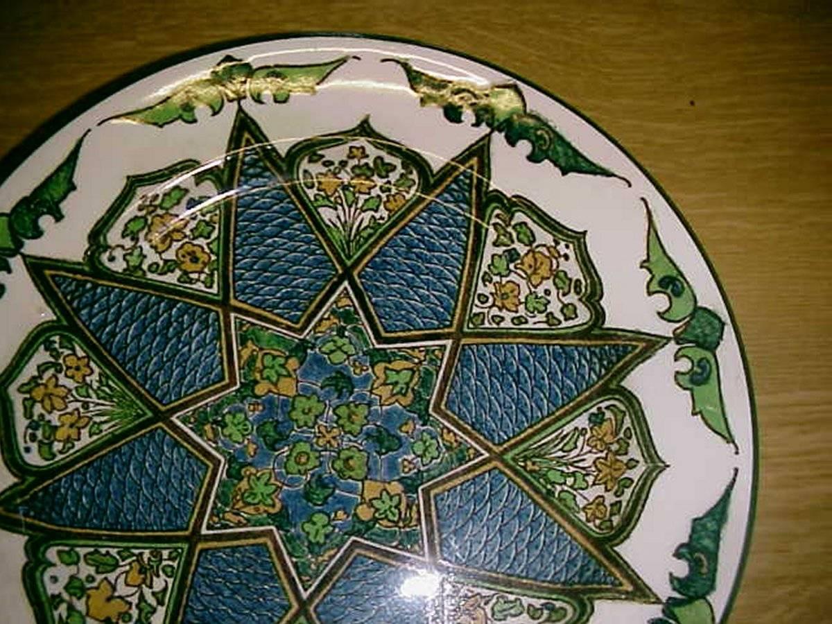 Royal Doulton. An Art Deco plate with yellow star decoration,
circa 1920s-1930s.