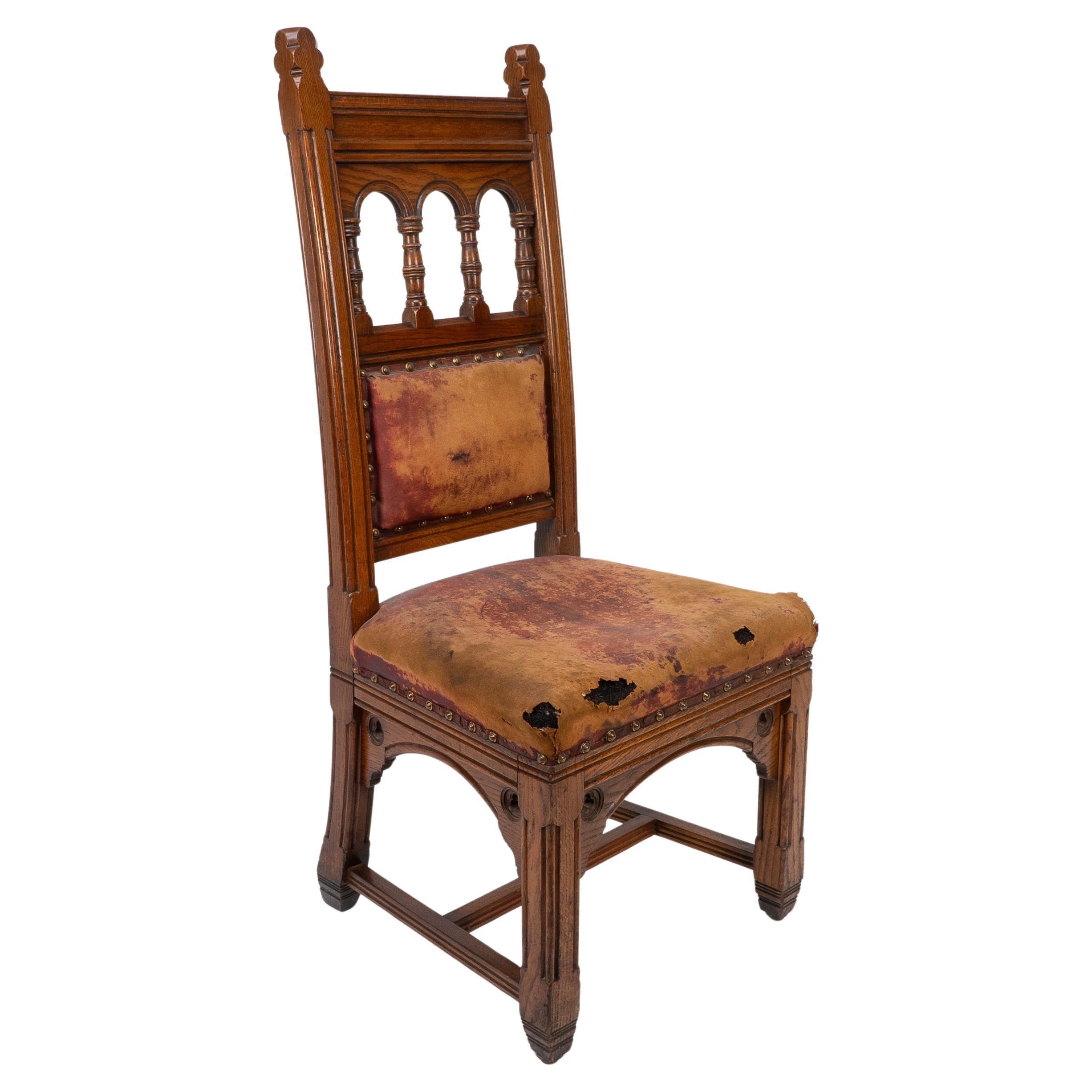 Chaise néo-gothique à haut dossier en chêne avec tissu d'ameublement d'origine de Bruce Talbert en vente