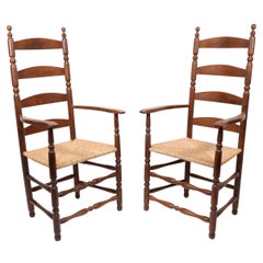 Ernest Gimson. Paire de fauteuils en bois d'if à dossier en échelle et à fuseaux tournés
