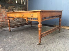 Bureau Partners en chêne de style néo-gothique avec deux tiroirs de chaque côté d'Alfred Waterhouse