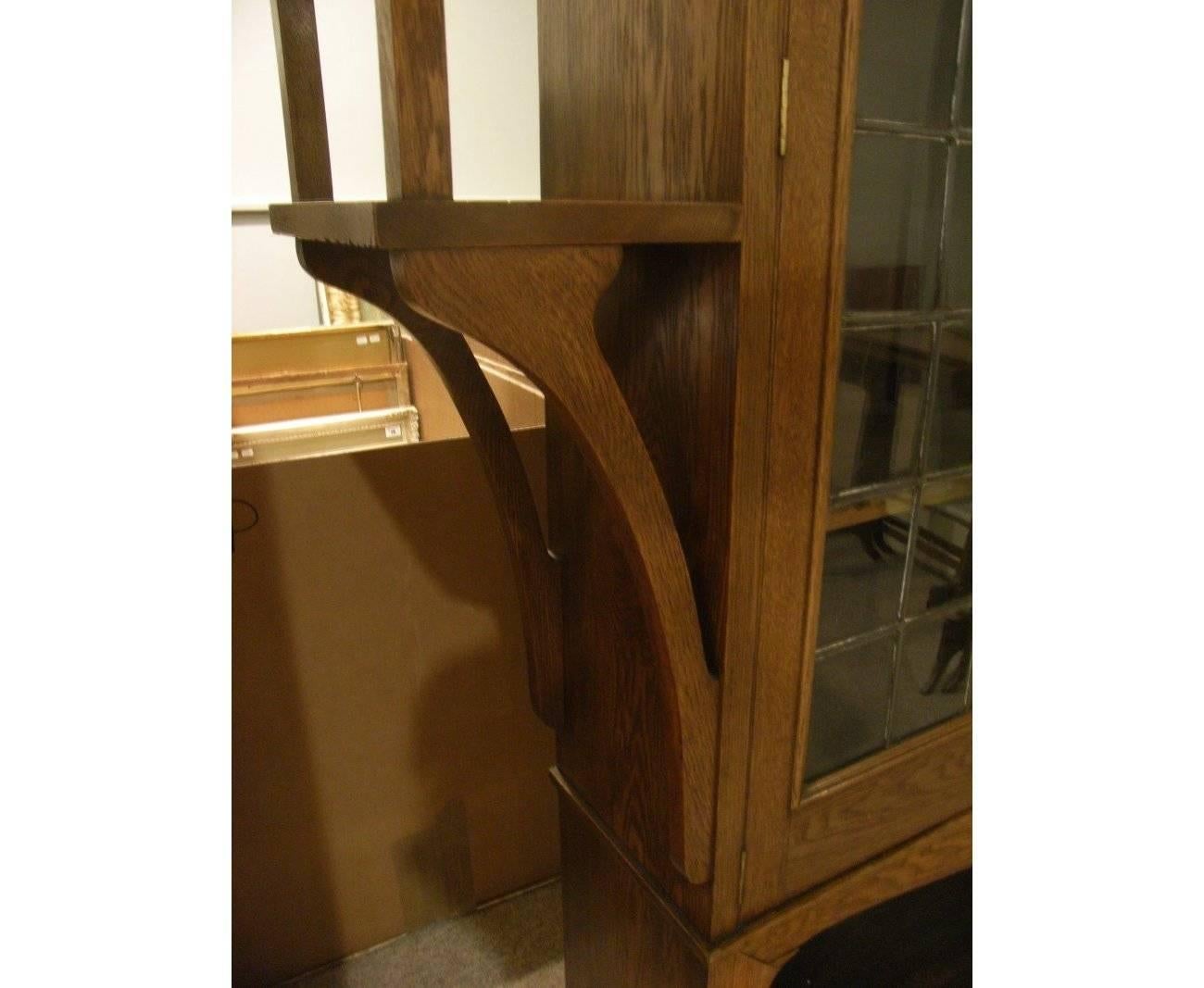 Near Pair of Oak Arts & Crafts Bookcases by Liberty and Co. In Good Condition In London, GB
