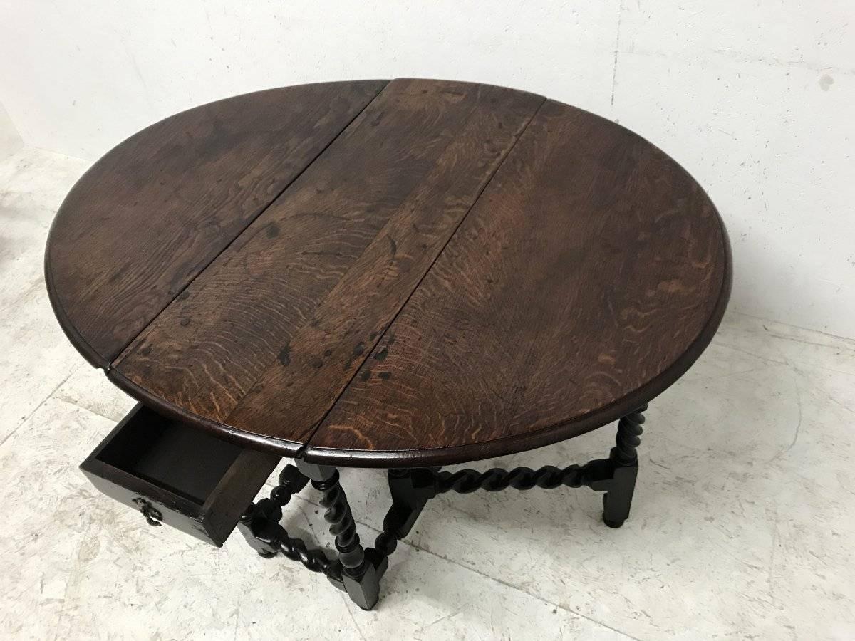 A rare 17th century oak barley twist drop-leaf table. A very solid and sound, and useable on a daily bases, in very good shape considering its age.
This also belonged to Actress Jean Simmons along with the rug and carrier.
       