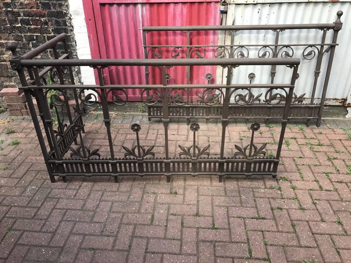 Gothic or Aesthetic Iron Railings in the Style of Thomas Jeckyll with Sunflowers In Good Condition In London, GB