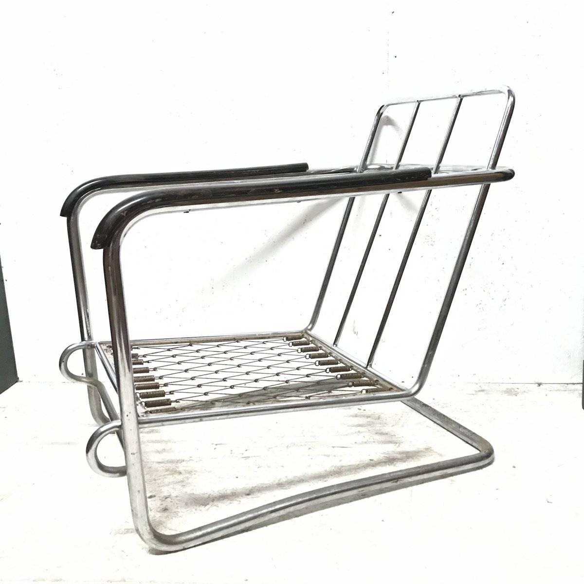 European Thonet 1930s Cantilever Armchair in the Style of Erich Dieckmann, Gilbert Rhode For Sale