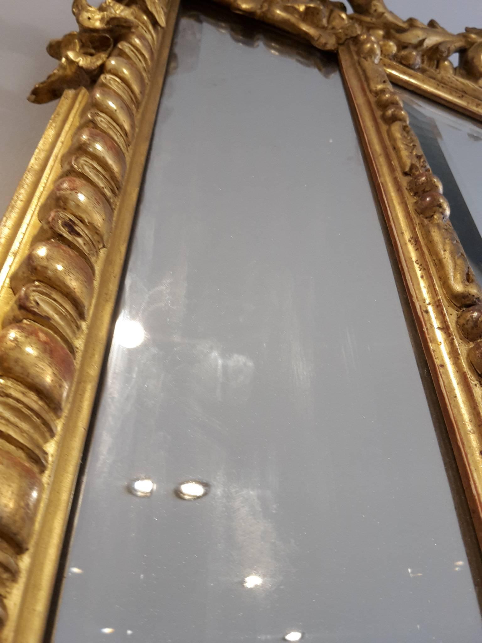 Giltwood mirror Napoleon III marginal frame with beveled mercury plates.
Each corners ornates with acanthus leaves and flowers, Louis XV style crest with an open shell design, nice sparkles mercury reflection.
    