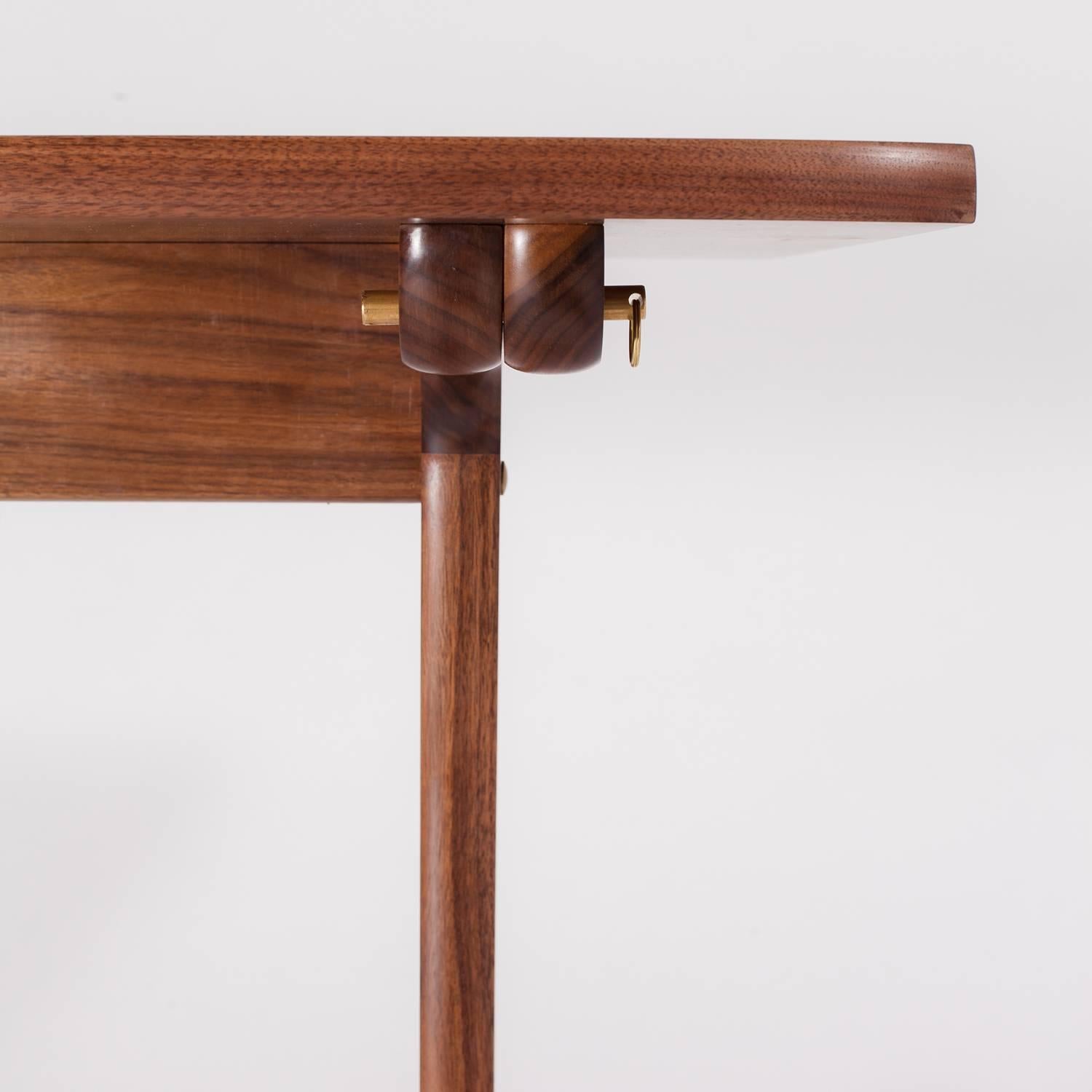 Asa Pingree Physalia-Schreibtisch aus Nussbaum, weißer Eiche, ebonisiertem Ahorn oder grauer Esche (Ebonisiert) im Angebot