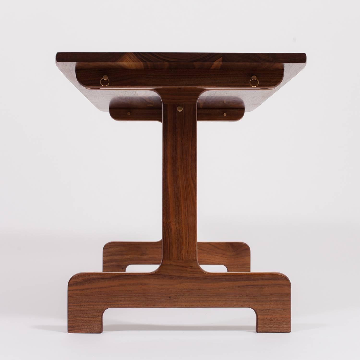 Asa Pingree Physalia-Schreibtisch aus Nussbaum, weißer Eiche, ebonisiertem Ahorn oder grauer Esche (Eichenholz) im Angebot