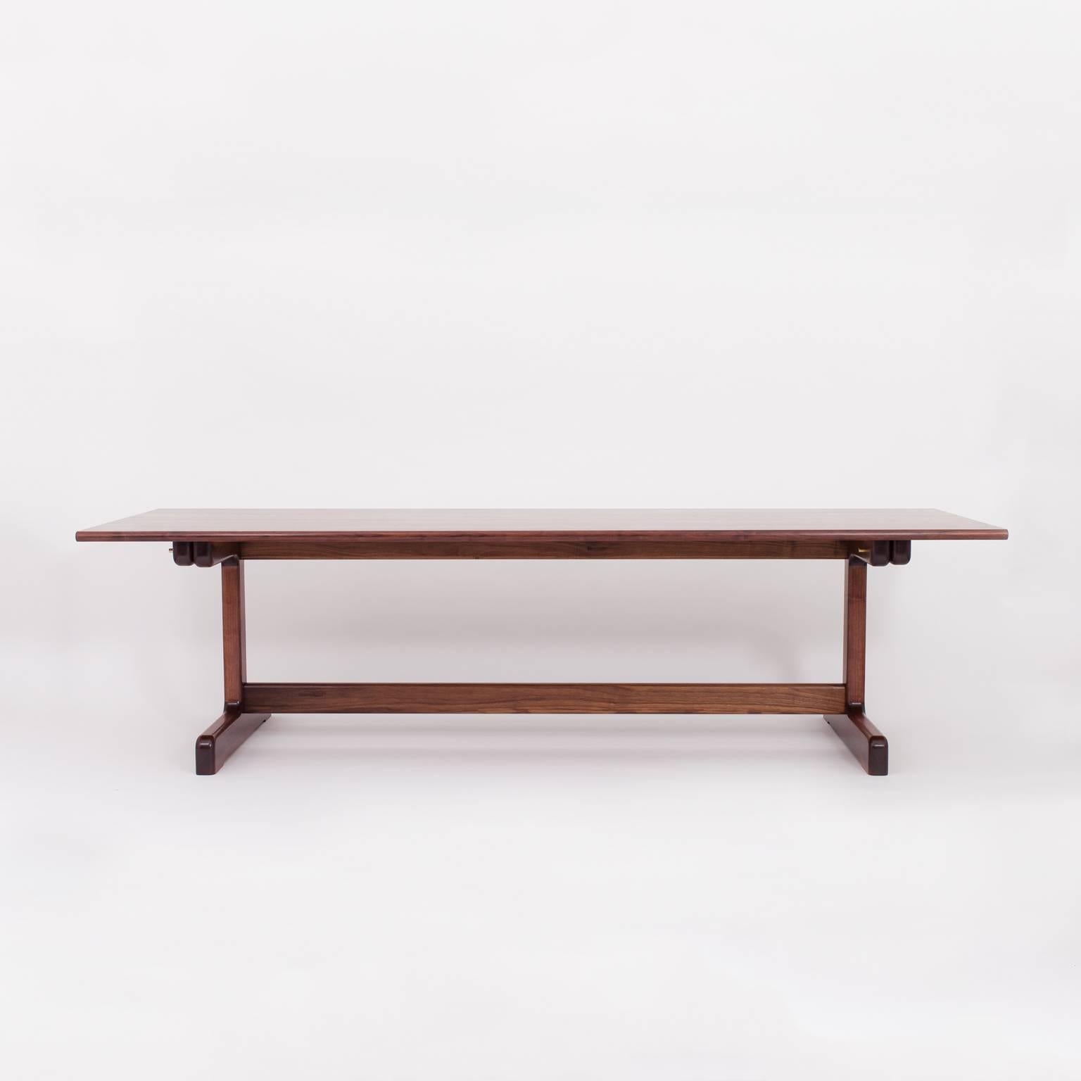 Mesa de Comedor Physalia LP, Pie Bajo en Nogal Americano clásico estadounidense en venta