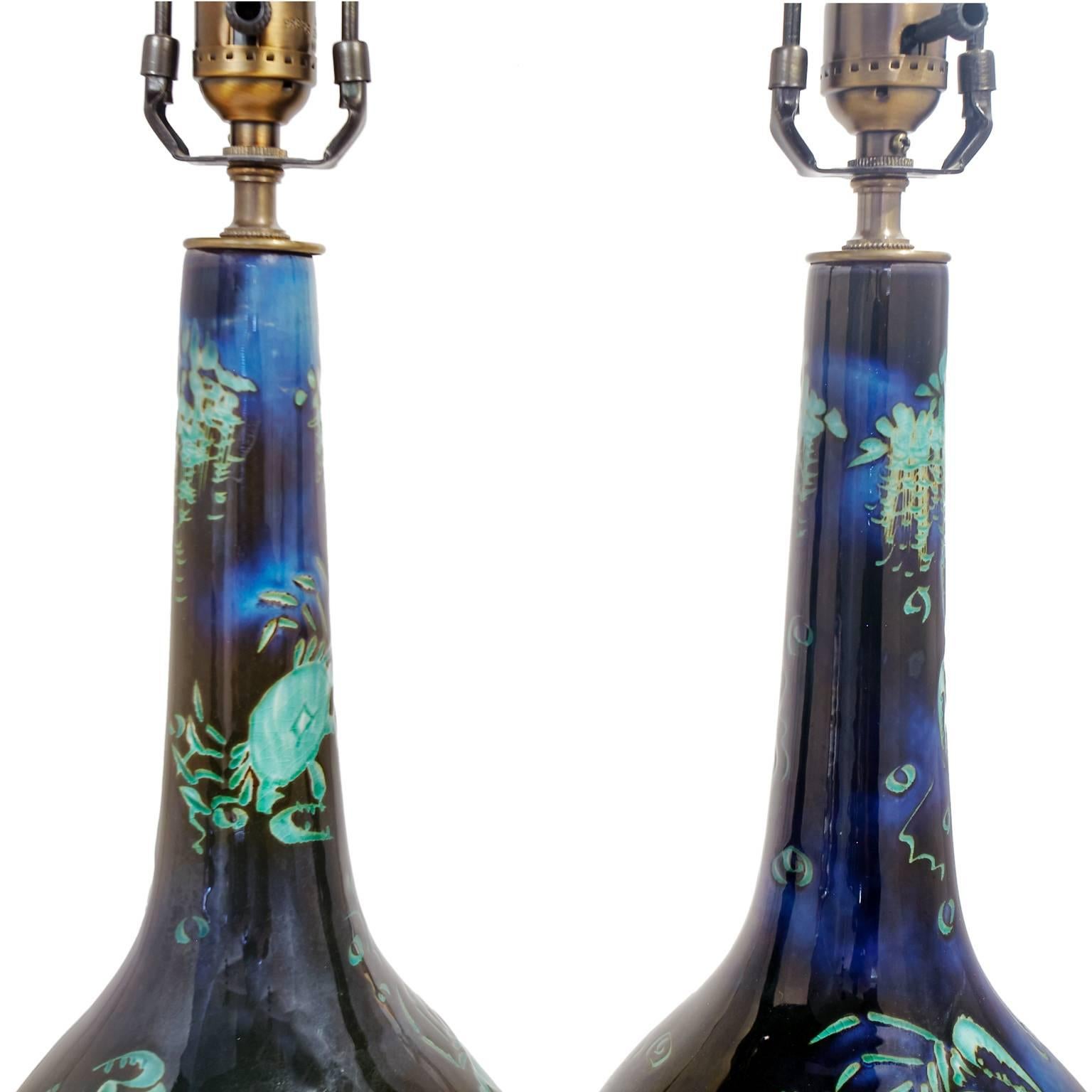 Pair of Deep Blue Ceramic Lamps with Turquoise Green Crabs and Ocean Plants In Excellent Condition In Tucson, AZ