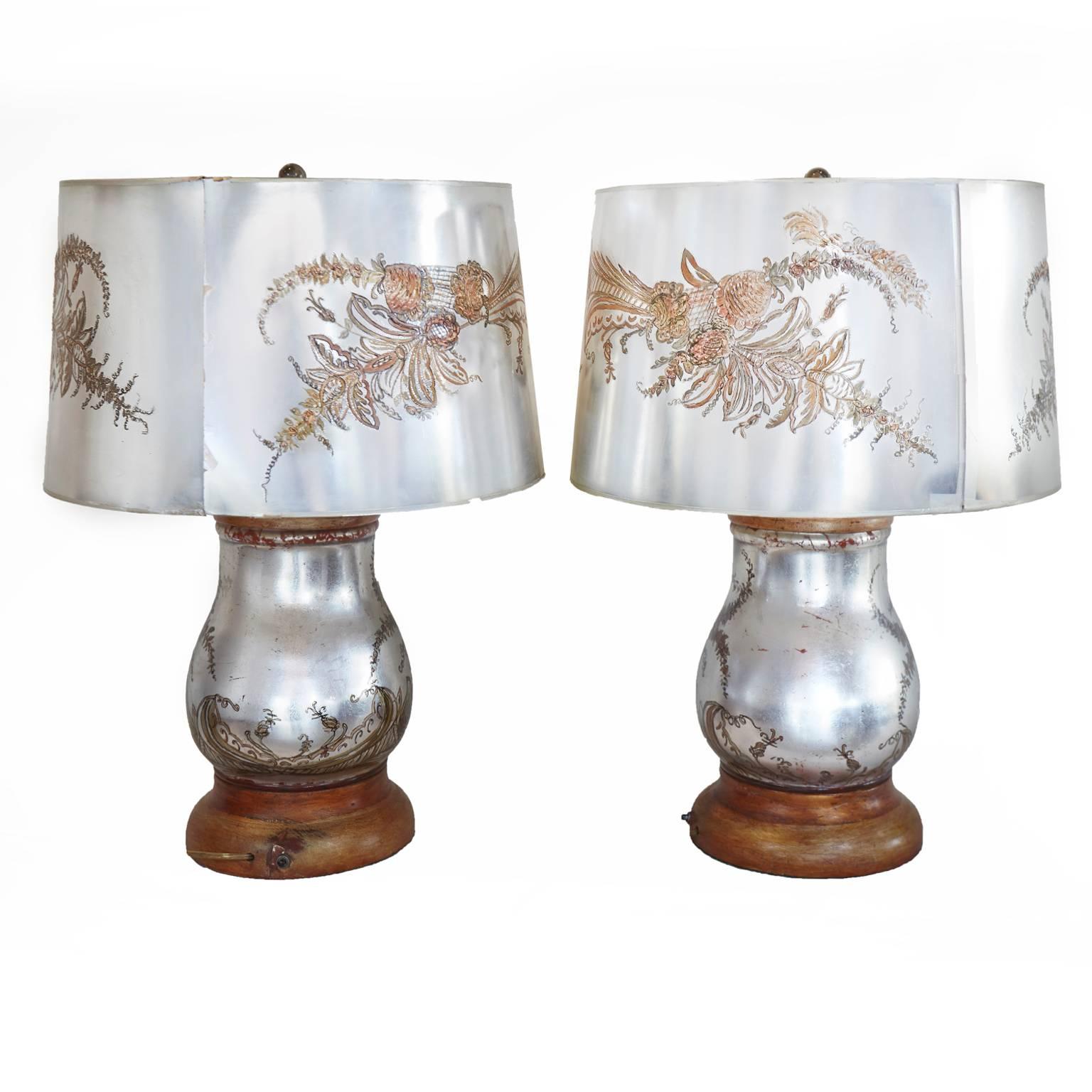 Stunning Pair of Verre Eglomise Table Lamps with Original Shades In Good Condition For Sale In Tucson, AZ