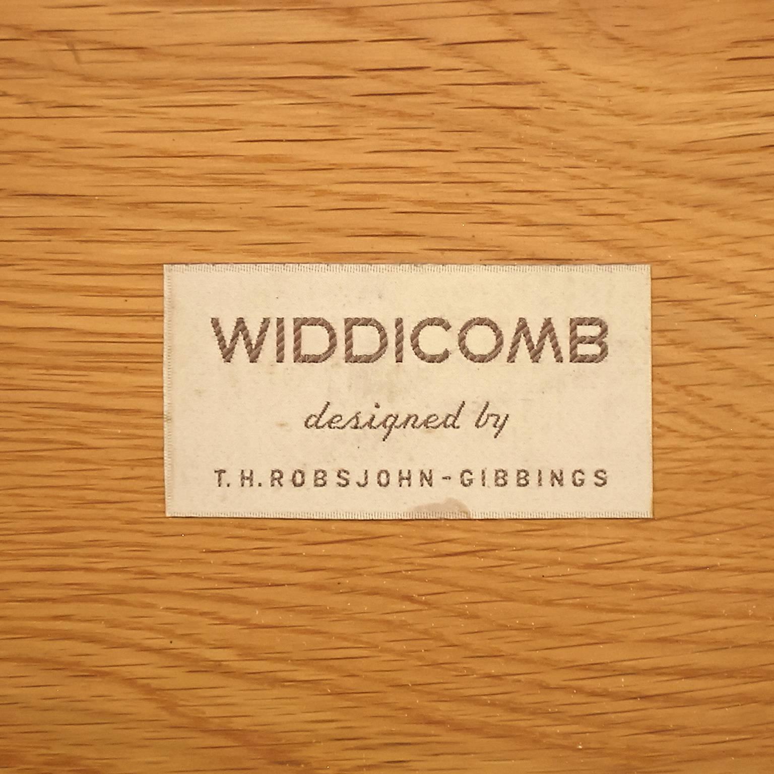 Mid-Century Modern Pair of T.H. Robsjohn-Gibbings Nightstands Designed for Widdicomb