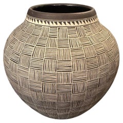 Leslie Kent Thompson Signed Acoma Pueblo Southwest Pottery Sgraffito Vase
