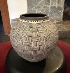 Leslie Kent Thompson Signed Acoma Pueblo Southwest Pottery Sgraffito Vase
