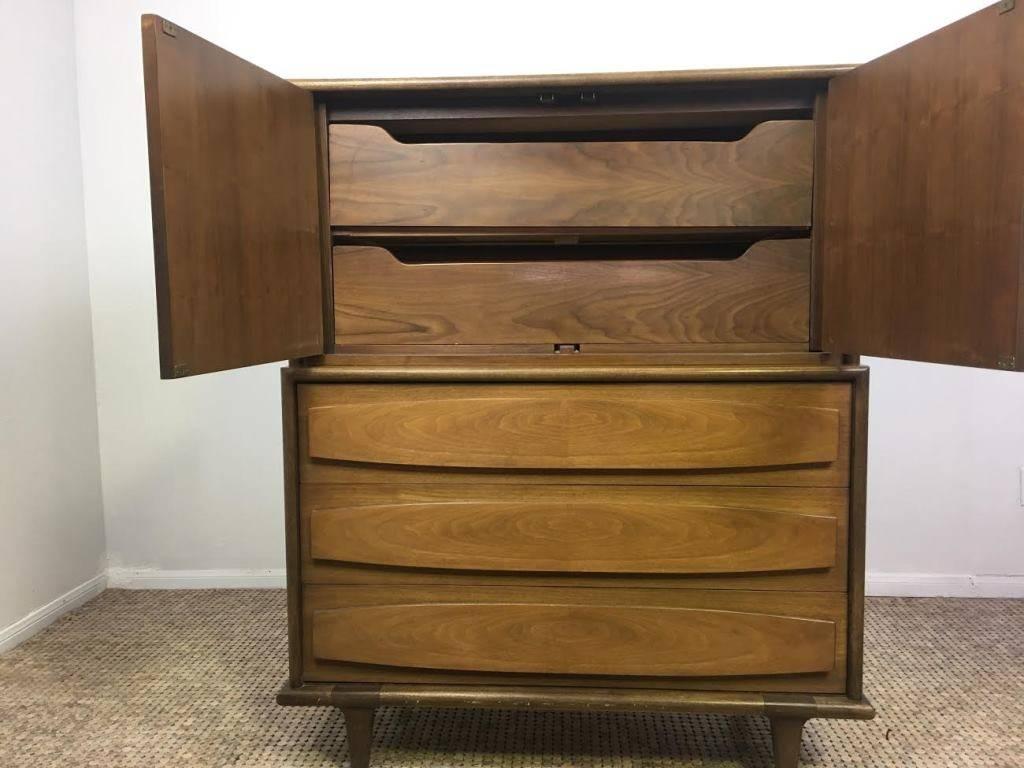 Woodwork American of Martinsville Mid-Century Modern Dresser or Bureau