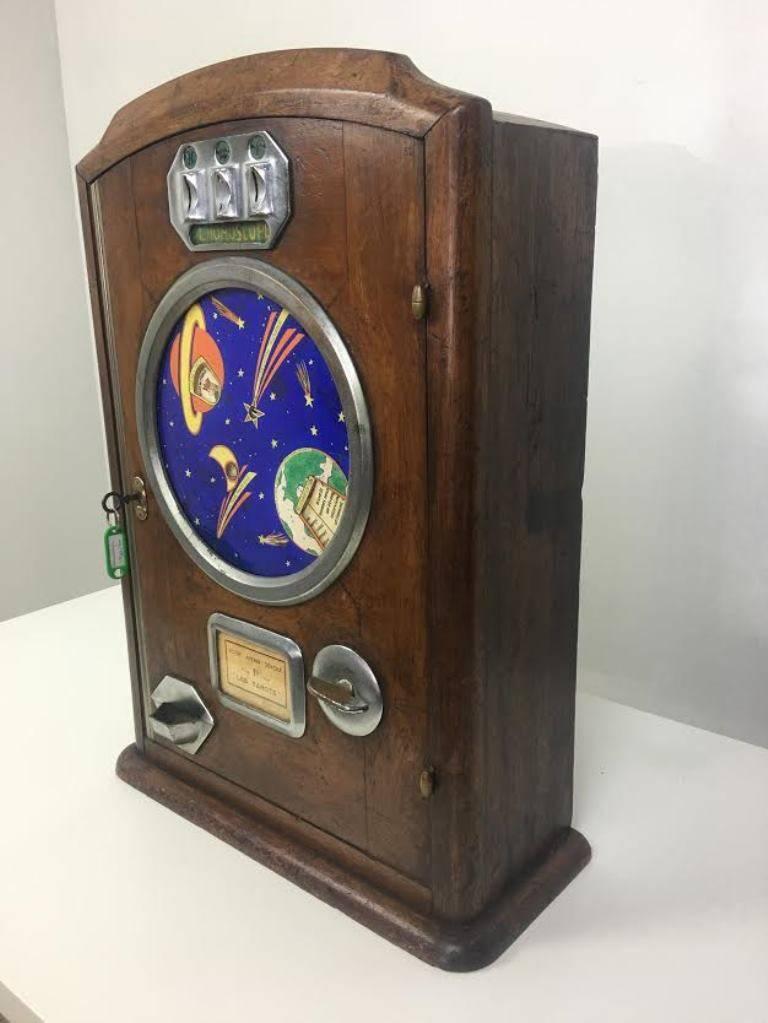 Les Tarots by Bussoz (1930s) fortune telling wall-mounted slot machine in wooden case with circular glazed display containing blue planetary field with three cyclic predictive windows: Tarot or favourable days or astrological significance. French