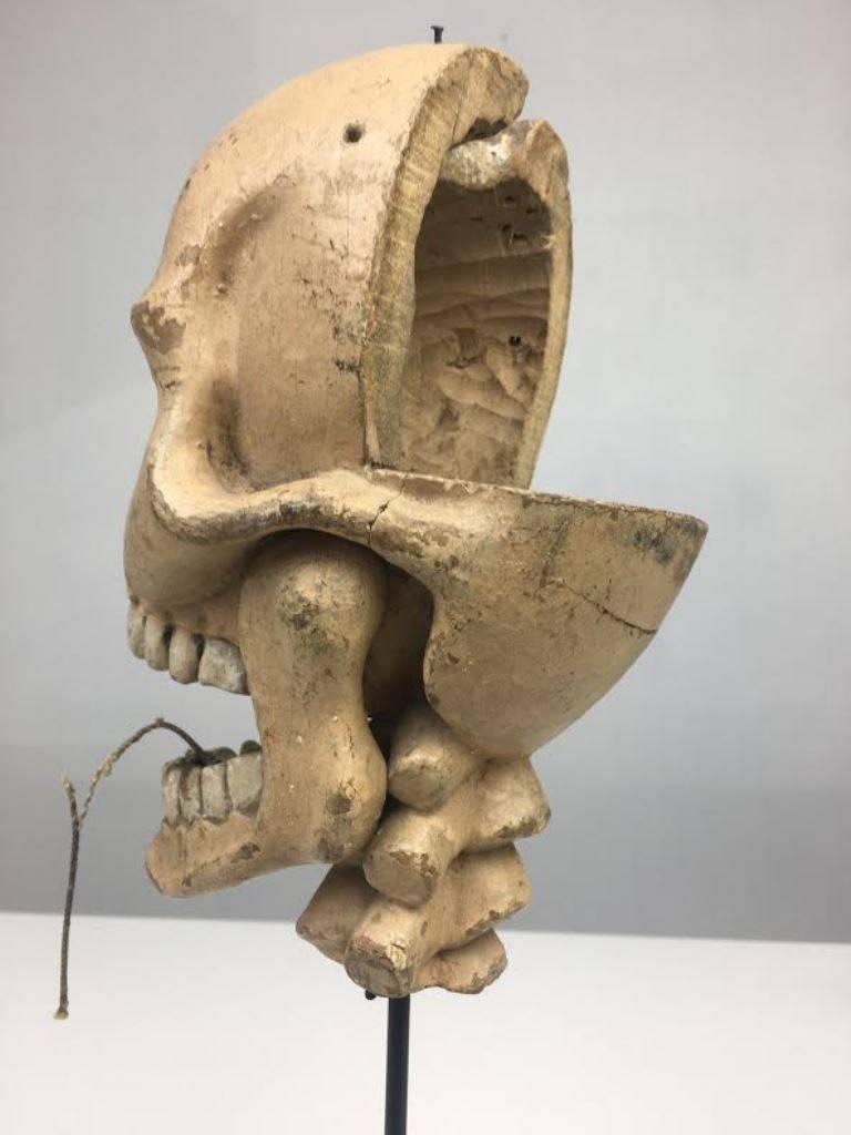 Vintage Articulated Skull In Good Condition In Studio City, CA