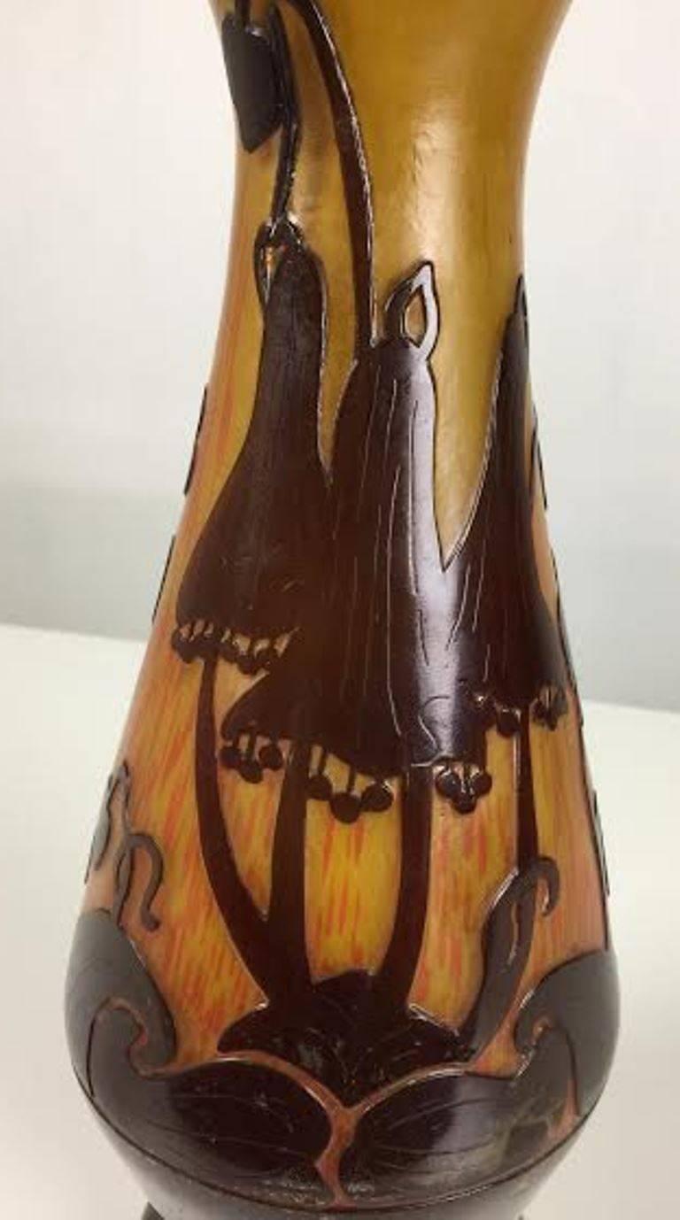 Français Vase en verre gravé coloré signé Art Déco Charder en vente