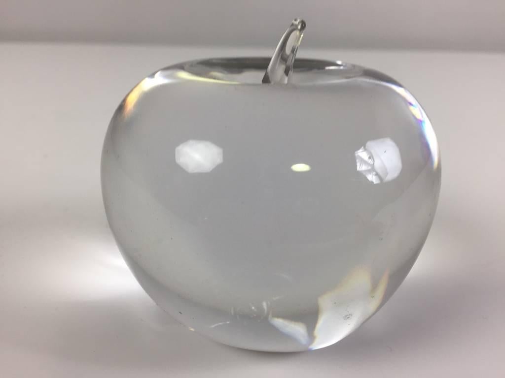 Crystal lead apple paperweight by Tiffany & Co. Signed in base.

Measures: 3.5