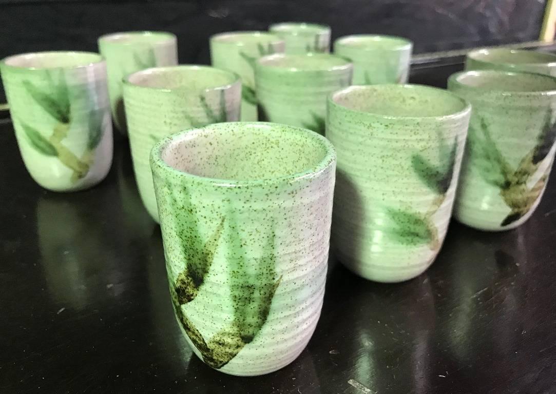 Juego de 12 vasos de té de cerámica californiana de mediados de siglo Otto and Vivika Heino Moderno de mediados de siglo en venta