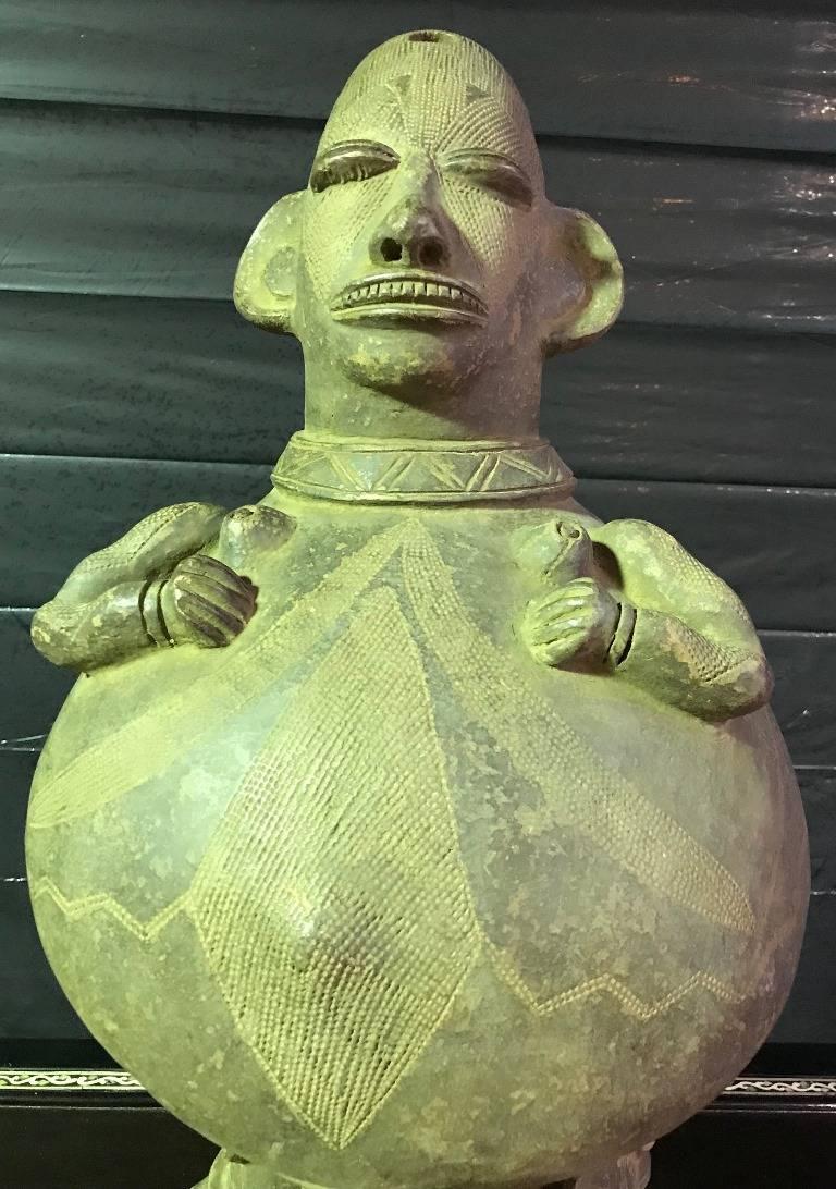 20th Century Large Figurative African Mangbetu Anthropomorphic Vessel / Jar For Sale