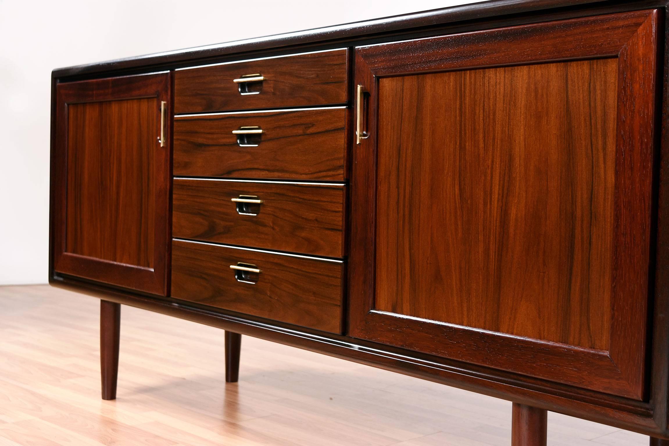Scandinavian Modern Rosewood Credenza, Circa 1970s In Excellent Condition In Chattanooga, TN