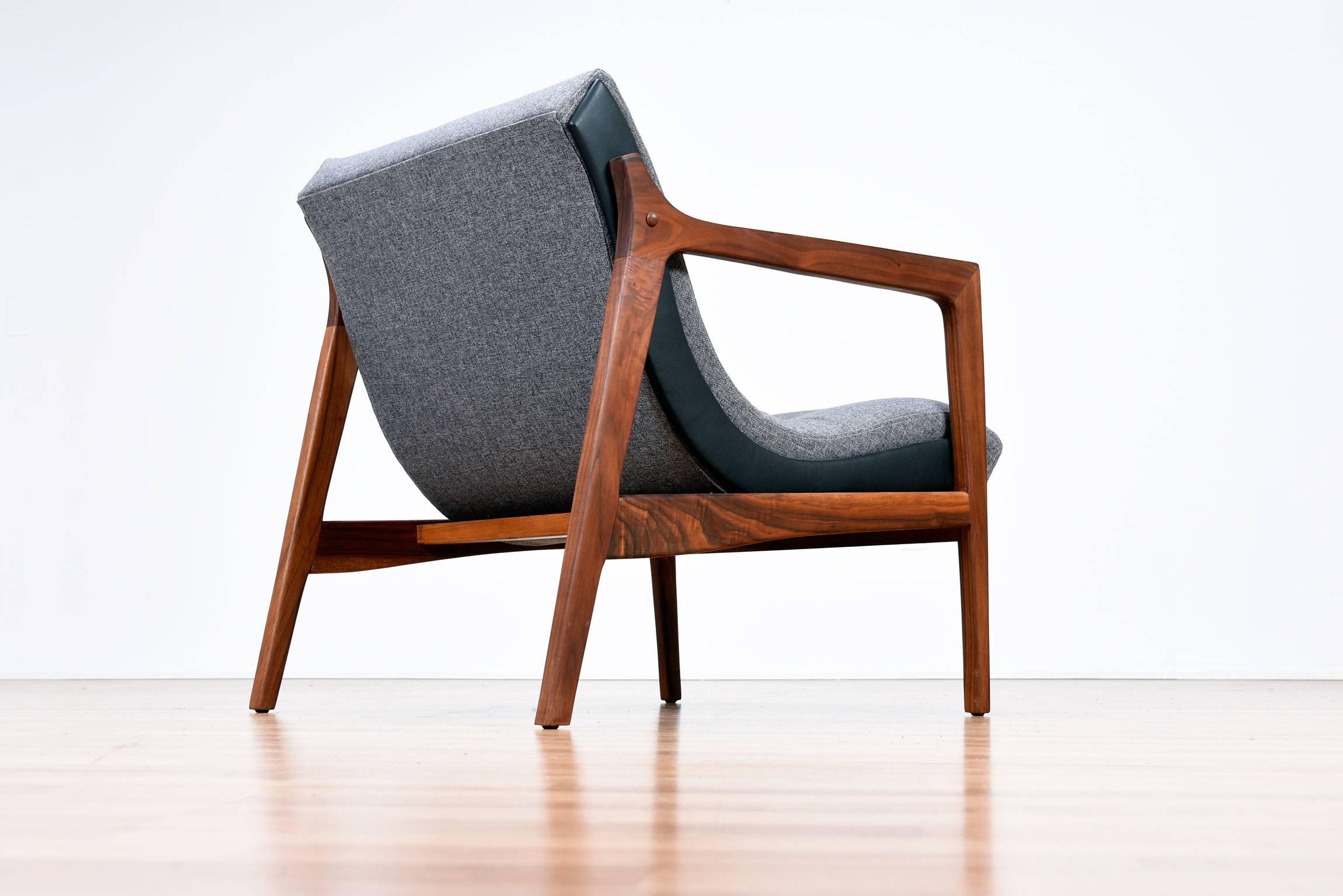 Showstopping Mid-Century Modern scoop chair. This chair has been completely, professionally restored to take center stage at your home. The duo tone design is accomplished with new slate gray tweed style upholstery juxtaposed to black vinyl boxing