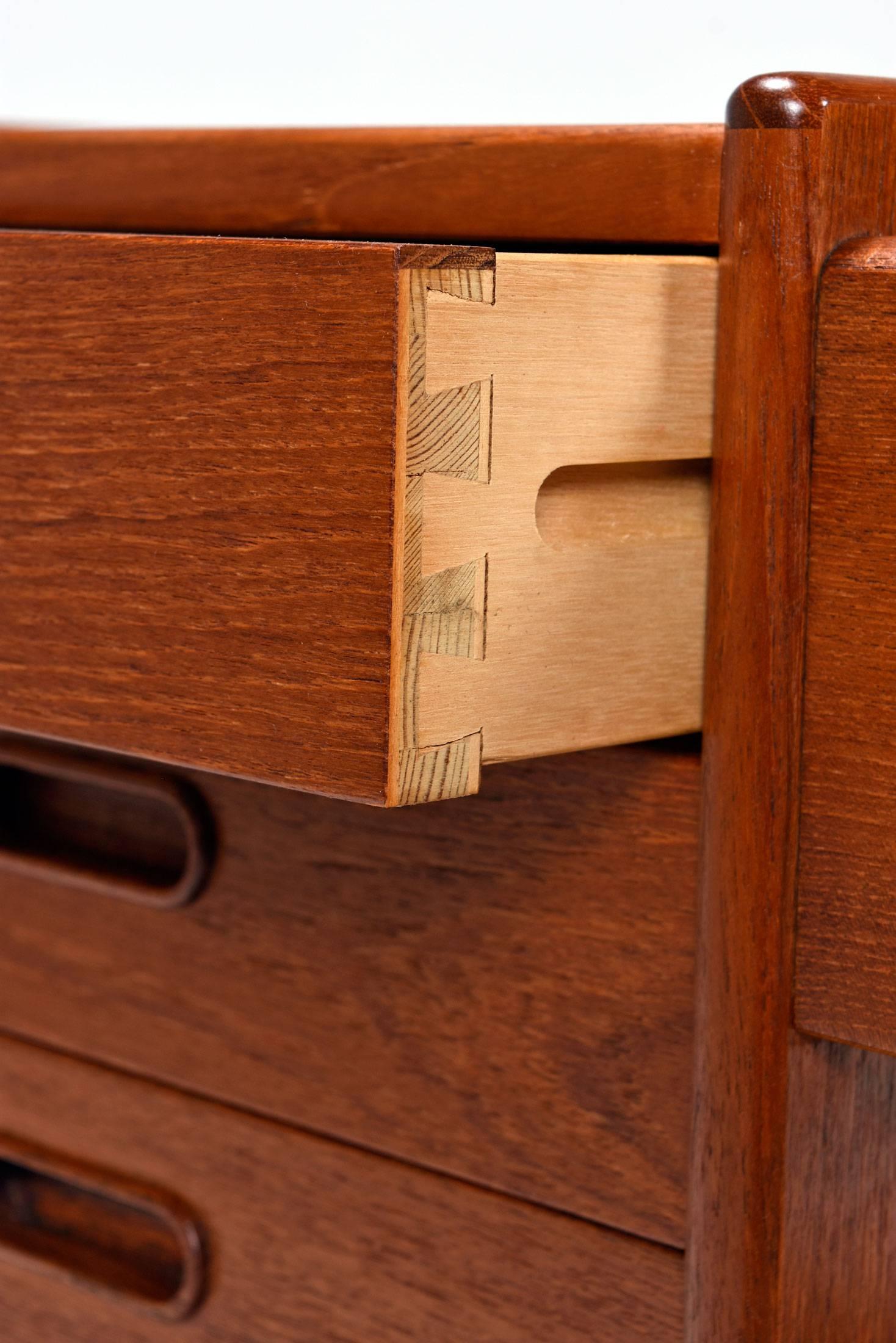 Danish Modern Teak Planter Model #36 Designed by Arne Wahl Iversen, 1960s In Excellent Condition In Chattanooga, TN