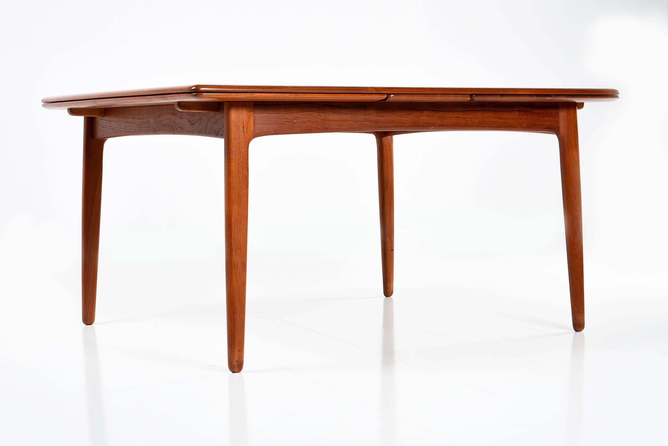 arne vodder dining table