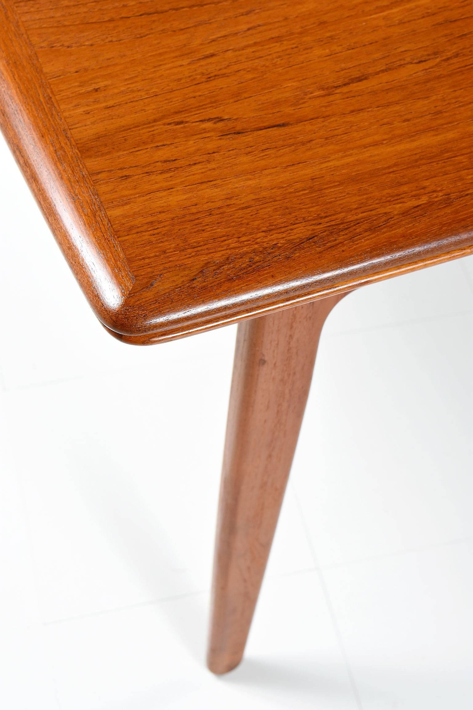 Arne Vodder Teak Extendable Draw Leaf Dining Table, 1950s In Excellent Condition In Chattanooga, TN