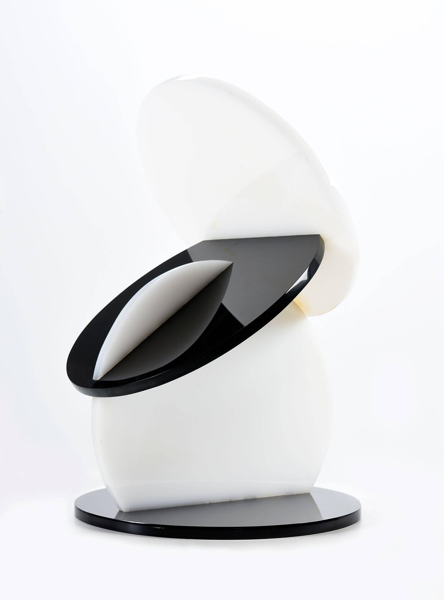 1980s Postmodern Black and White Lucite Acrylic Sculpture In Excellent Condition In Chattanooga, TN