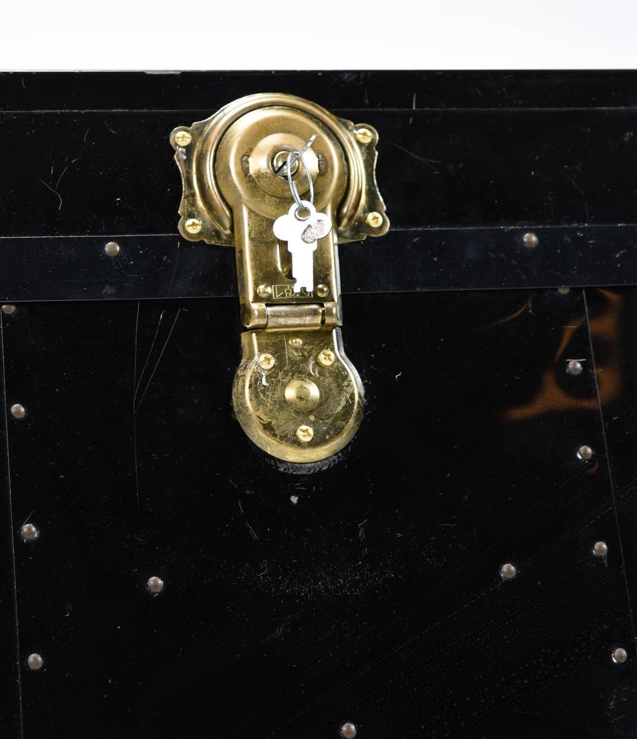 steamer trunk leather handles