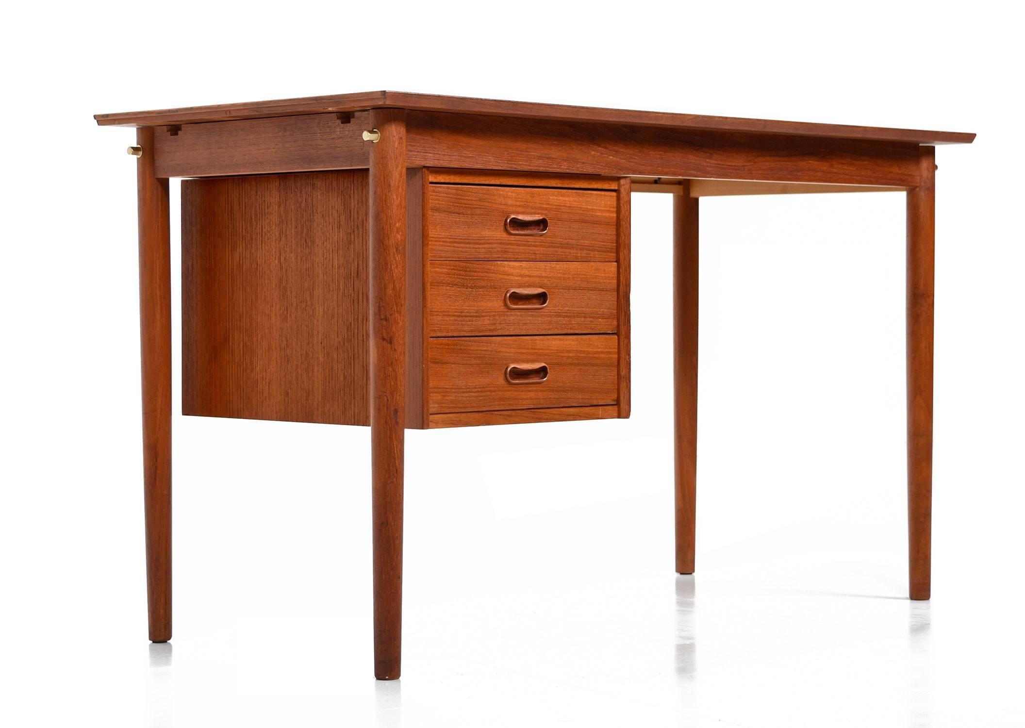 Arne Vodder Danish Teak Desk with Sliding Drawers Cabinet, circa 1950s In Excellent Condition In Chattanooga, TN