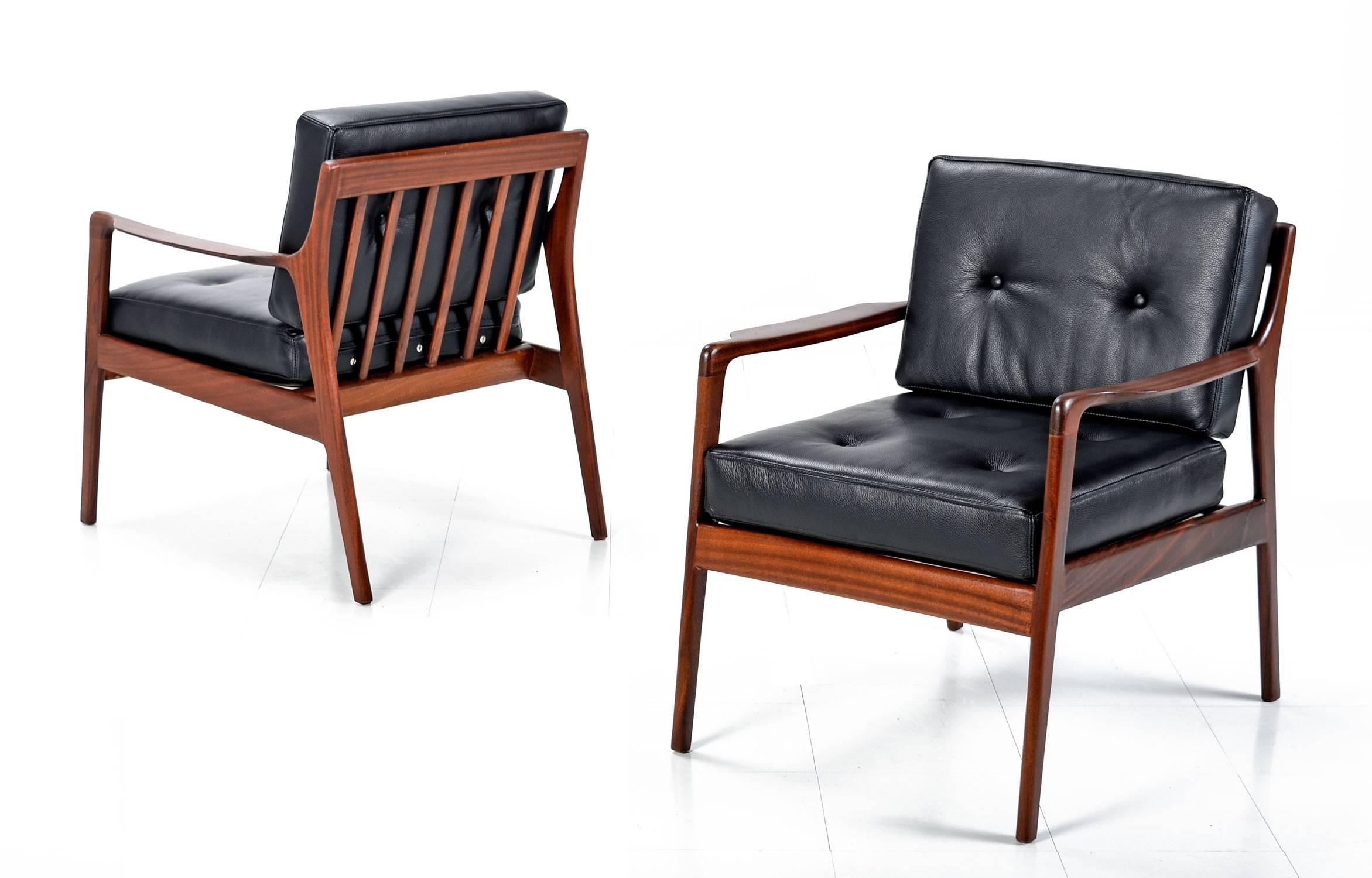 Scandinavian Pair of Black Leather Mid-Century Modern Mahogany Lounge Chairs