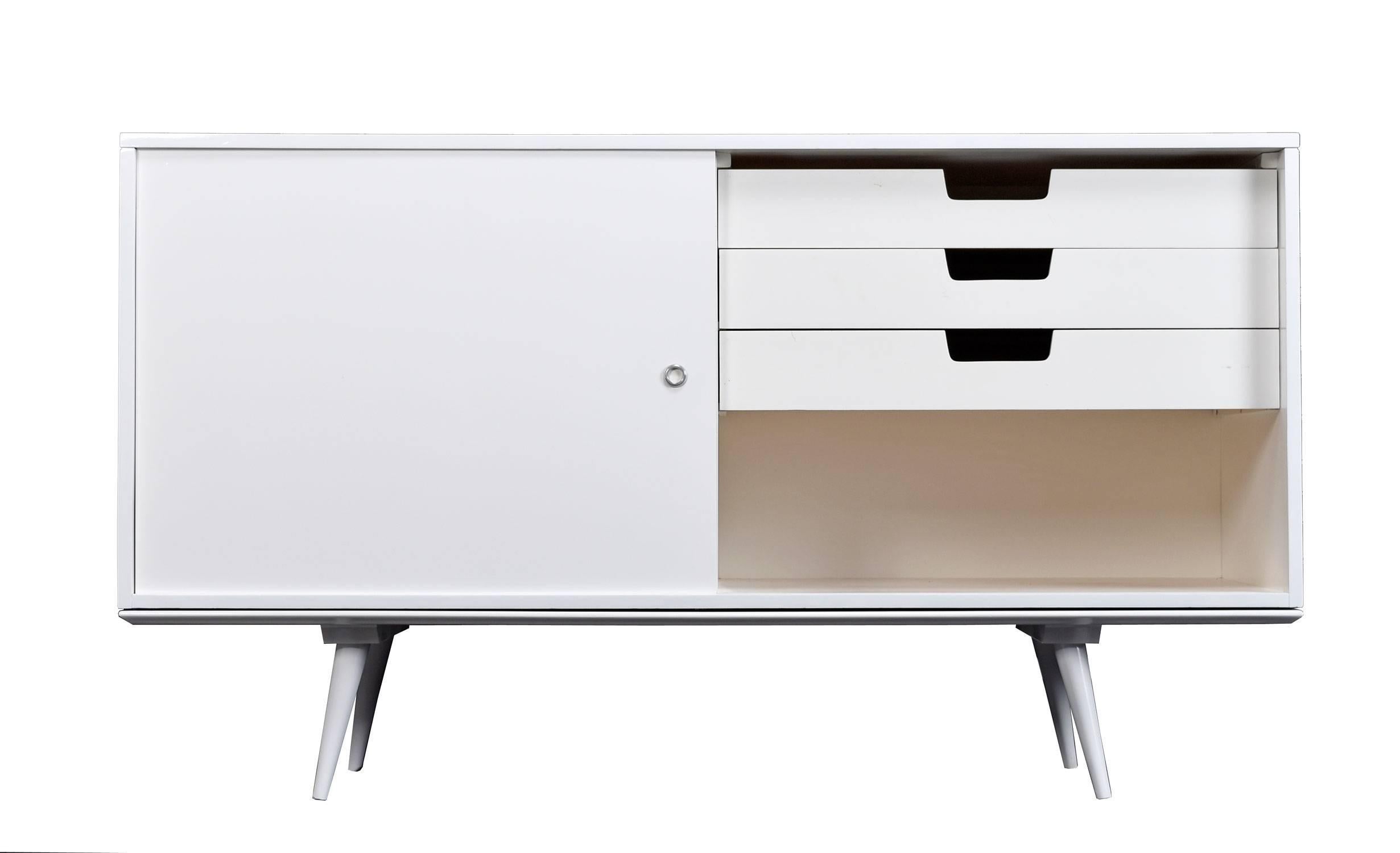 American White Lacquer Paul McCobb Planner Group for Winchendon Credenza Buffet Cabinet