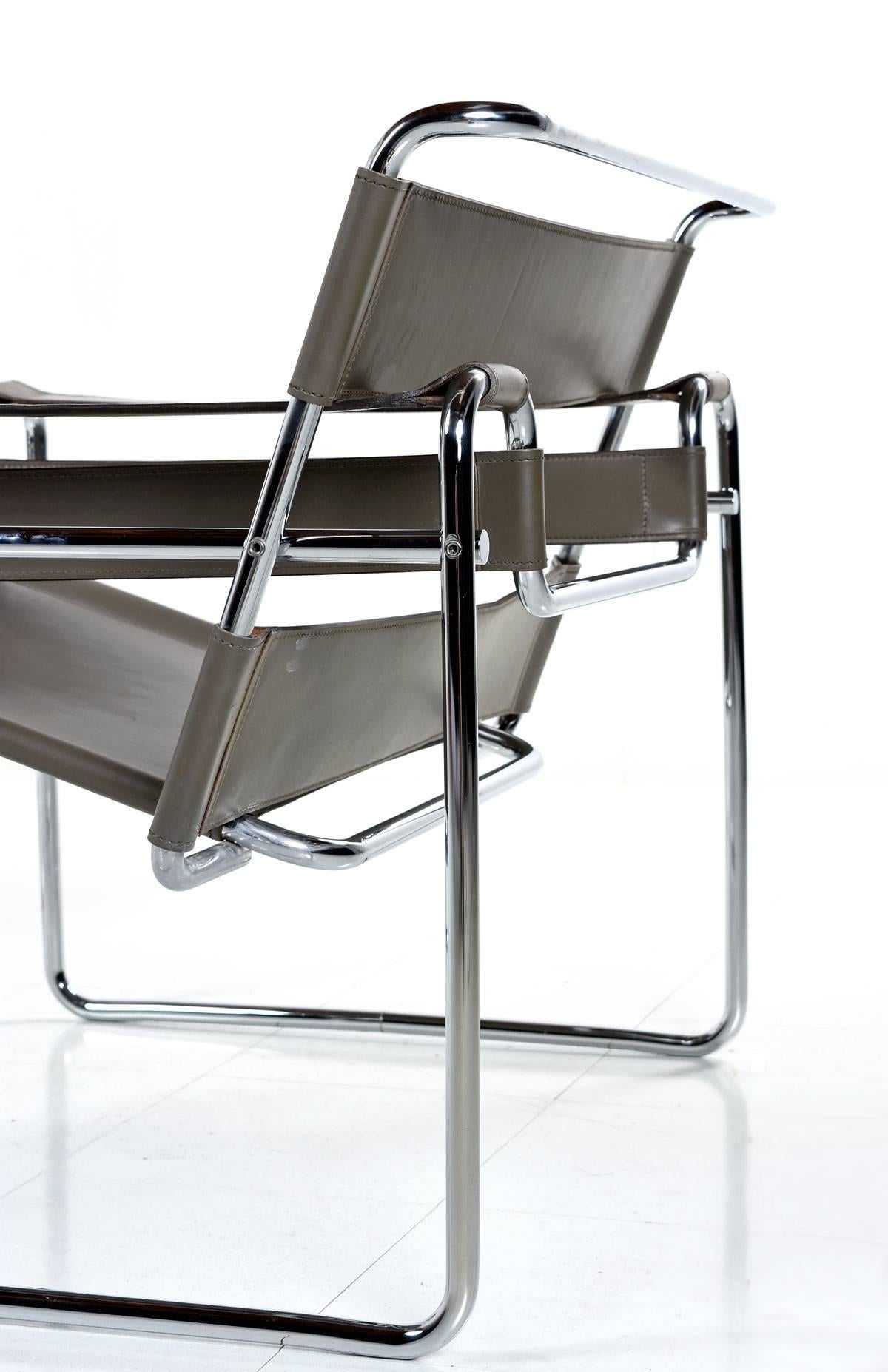 Late 20th Century Pair of Vintage Leather and Chrome Marcel Breuer Style Wassily Chairs